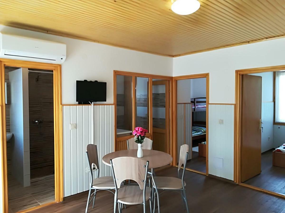 Hovirag Apartman 2 ハイデゥソボスロー エクステリア 写真