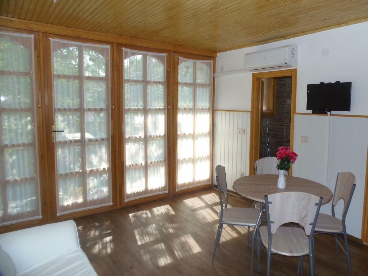 Hovirag Apartman 2 ハイデゥソボスロー エクステリア 写真